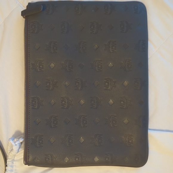 100% Authentic MCM Klara Crossbody - Picture 8 of 13